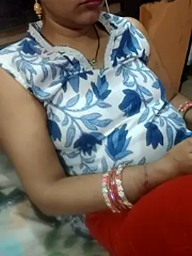 Snapshot of Diya_143 chatting on 05-28-26, 06:05 Diya 143 online show from 05-28-26, 06:05