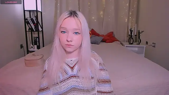 Snapshot of IrmaBell chatting on 12-13-24, 08:15 IrmaBell online show from 12-13-24, 08:15