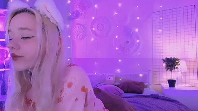 Snapshot of IrmaBell chatting on 01-29-25, 11:41 IrmaBell online show from 01-29-25, 11:41