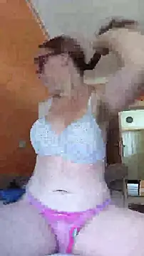 Snapshot of Dettybitch40 chatting on 07-13-26, 11:02 Dettybitch40 online show from 07-13-26, 11:02