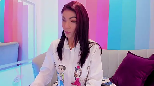 Snapshot of HannaPetit chatting on 03-18-25, 11:41 HannaPetit online show from 03-18-25, 11:41