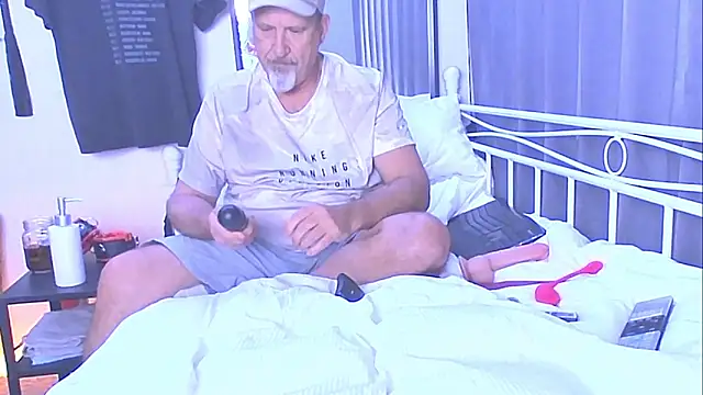 Snapshot of openminddaddy chatting on 12-21-24, 11:22 openminddaddy online show from 12-21-24, 11:22