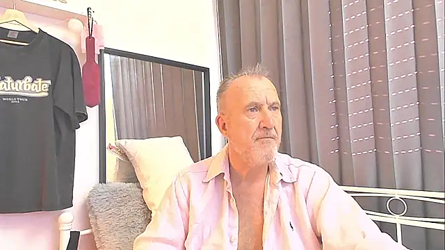 Snapshot of openminddaddy chatting on 01-18-25, 12:36 openminddaddy online show from 01-18-25, 12:36