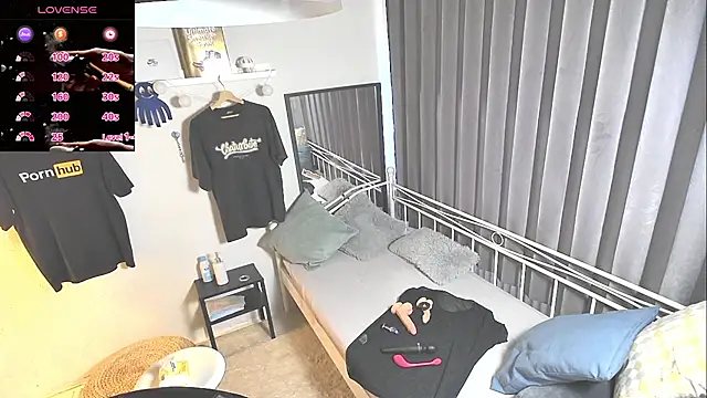 Snapshot of openminddaddy chatting on 02-09-25, 08:22 openminddaddy online show from 02-09-25, 08:22