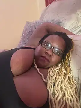 Snapshot of Michyboldy chatting on 03-03-25, 05:09 Michyboldy online show from 03-03-25, 05:09