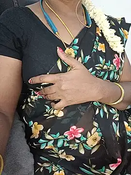 Snapshot of Tamil-hotwife chatting on 06-10-26, 05:12 Tamil-hotwife online show from 06-10-26, 05:12