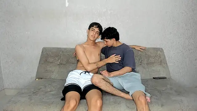 Snapshot of pelusos_mens chatting on 07-21-26, 07:27 pelusos mens online show from 07-21-26, 07:27