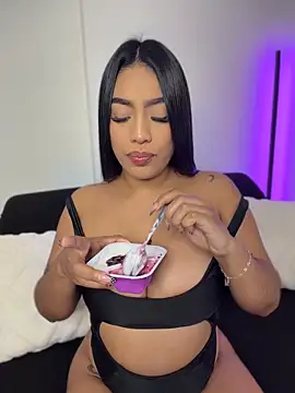 Sara mocca  online show from 04-15-26, 09:04