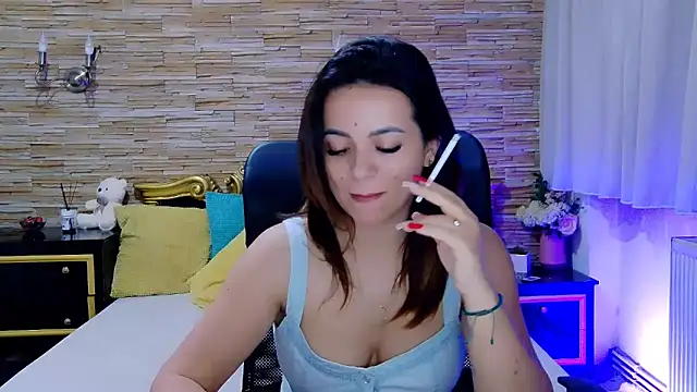 PlayfulElla online show from 02-18-25, 02:49