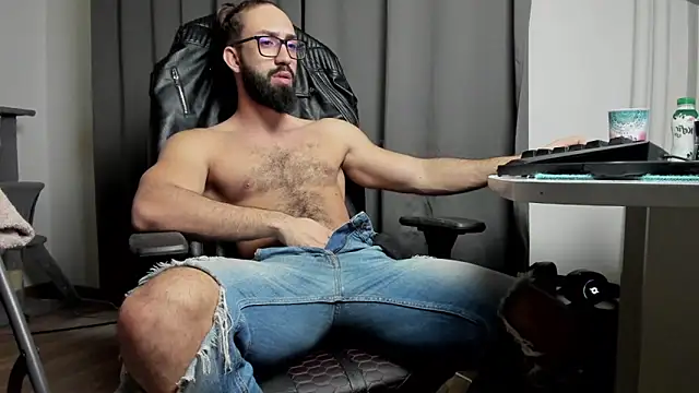 Snapshot of liamaesthetic chatting on 02-08-25, 06:43 liamaesthetic online show from 02-08-25, 06:43