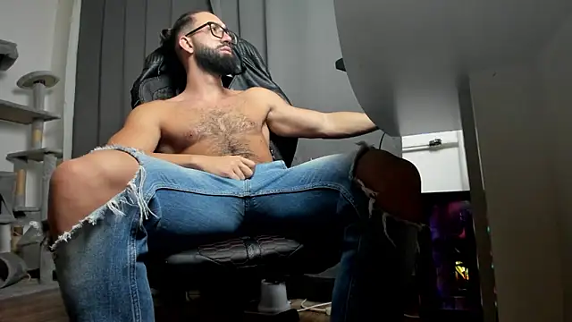 Snapshot of liamaesthetic chatting on 11-08-25, 08:36 liamaesthetic online show from 11-08-25, 08:36