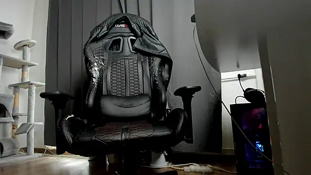 Snapshot of liamaesthetic chatting on 11-09-25, 08:01 liamaesthetic online show from 11-09-25, 08:01