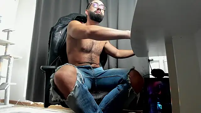 Snapshot of liamaesthetic chatting on 11-22-25, 08:57 liamaesthetic online show from 11-22-25, 08:57