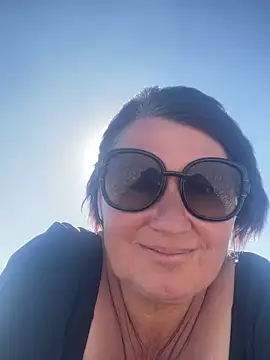 Snapshot of XLindaMilfX chatting on 09-13-25, 12:27 XLindaMilfX online show from 09-13-25, 12:27