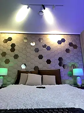 Snapshot of XLindaMilfX chatting on 10-19-25, 08:20 XLindaMilfX online show from 10-19-25, 08:20