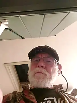 Snapshot of CDforU chatting on 10-28-25, 08:51 CDforU online show from 10-28-25, 08:51