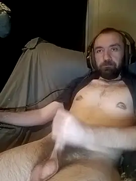 Snapshot of ShadowyTube chatting on 10-27-25, 03:32 ShadowyTube online show from 10-27-25, 03:32