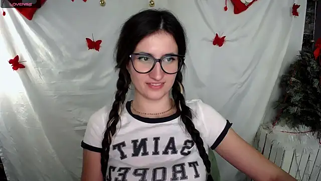 Snapshot of MaryEm976 chatting on 01-03-25, 03:01 MaryEm976 online show from 01-03-25, 03:01