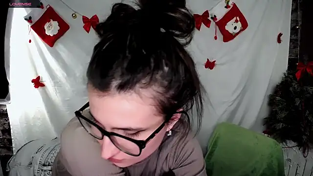 Snapshot of MaryEm976 chatting on 01-05-25, 11:59 MaryEm976 online show from 01-05-25, 11:59