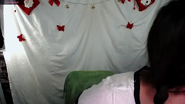 Snapshot of MaryEm976 chatting on 01-06-25, 08:46 MaryEm976 online show from 01-06-25, 08:46