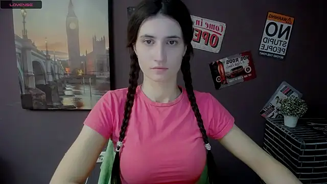 Snapshot of MaryEm976 chatting on 02-07-25, 08:55 MaryEm976 online show from 02-07-25, 08:55