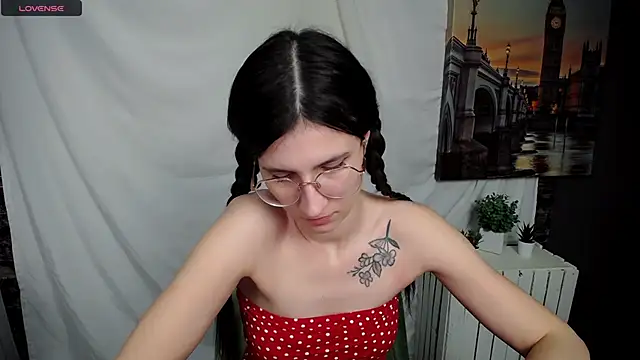 Snapshot of MaryEm976 chatting on 03-14-25, 05:46 MaryEm976 online show from 03-14-25, 05:46