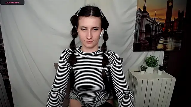 Snapshot of MaryEm976 chatting on 03-16-25, 12:00 MaryEm976 online show from 03-16-25, 12:00