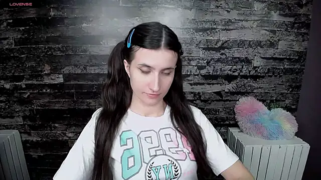 Snapshot of MaryEm976 chatting on 03-18-25, 11:41 MaryEm976 online show from 03-18-25, 11:41