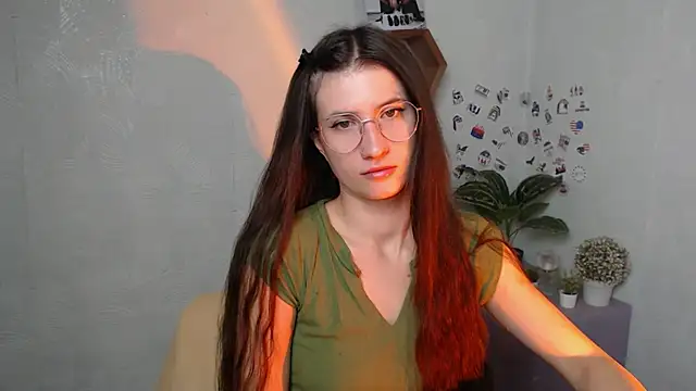 Snapshot of MaryEm976 chatting on 10-06-25, 06:00 MaryEm976 online show from 10-06-25, 06:00