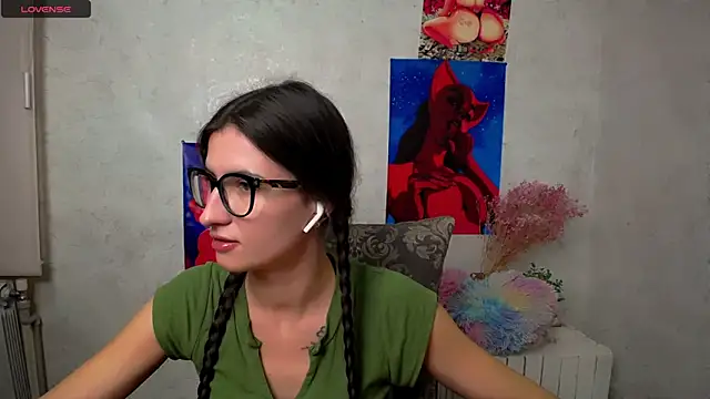 Snapshot of MaryEm976 chatting on 10-22-25, 07:52 MaryEm976 online show from 10-22-25, 07:52