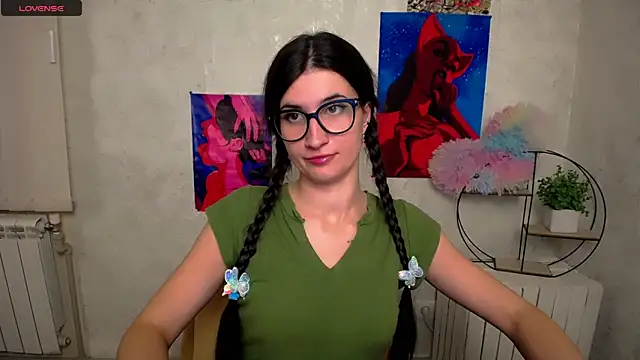 Snapshot of MaryEm976 chatting on 11-10-25, 01:43 MaryEm976 online show from 11-10-25, 01:43