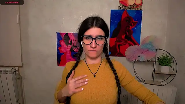 Snapshot of MaryEm976 chatting on 11-12-25, 10:37 MaryEm976 online show from 11-12-25, 10:37