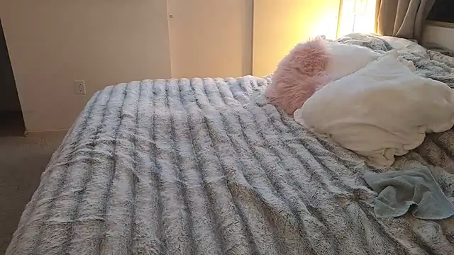 JESS LOVES online show from 12-07-24, 01:14