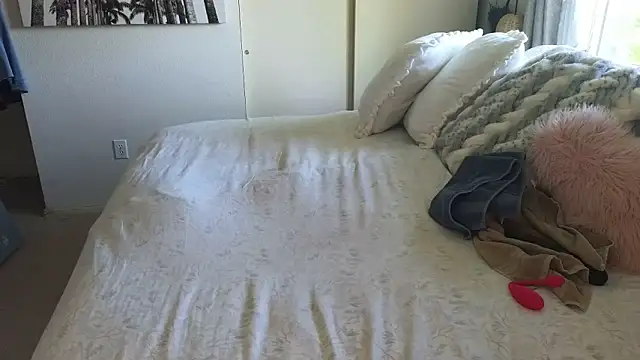 JESS LOVES online show from 05-22-26, 06:24