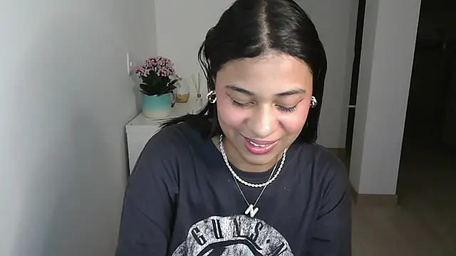 Snapshot of dark_enchantress_ chatting on 12-12-24, 01:43 dark enchantress online show from 12-12-24, 01:43