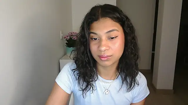 Snapshot of dark_enchantress_ chatting on 12-13-24, 12:31 dark enchantress online show from 12-13-24, 12:31