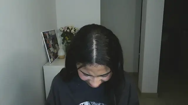 Snapshot of dark_enchantress_ chatting on 01-12-25, 01:21 dark enchantress online show from 01-12-25, 01:21