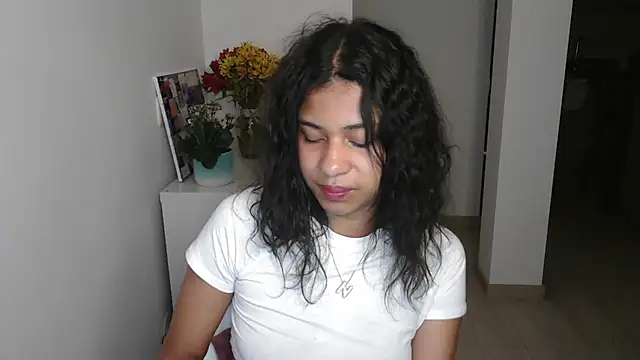 Snapshot of dark_enchantress_ chatting on 01-15-25, 01:23 dark enchantress online show from 01-15-25, 01:23