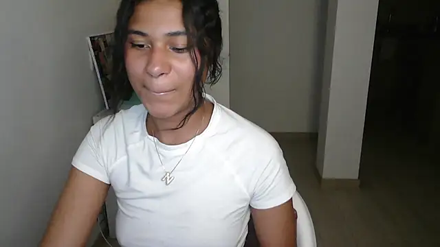 Snapshot of dark_enchantress_ chatting on 01-15-25, 04:25 dark enchantress online show from 01-15-25, 04:25