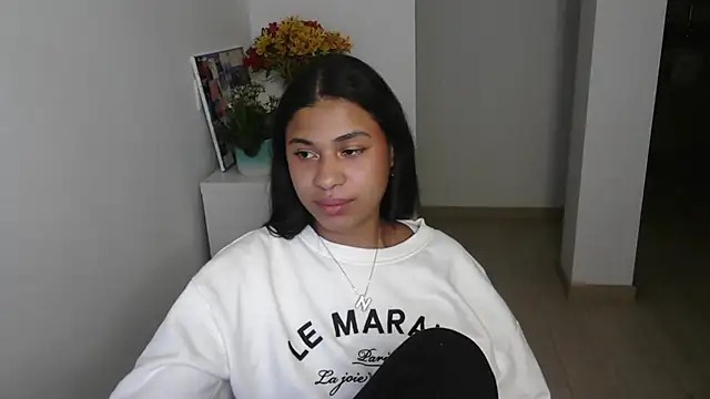 Snapshot of dark_enchantress_ chatting on 01-16-25, 05:21 dark enchantress online show from 01-16-25, 05:21