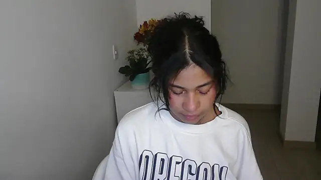 Snapshot of dark_enchantress_ chatting on 01-21-25, 12:04 dark enchantress online show from 01-21-25, 12:04