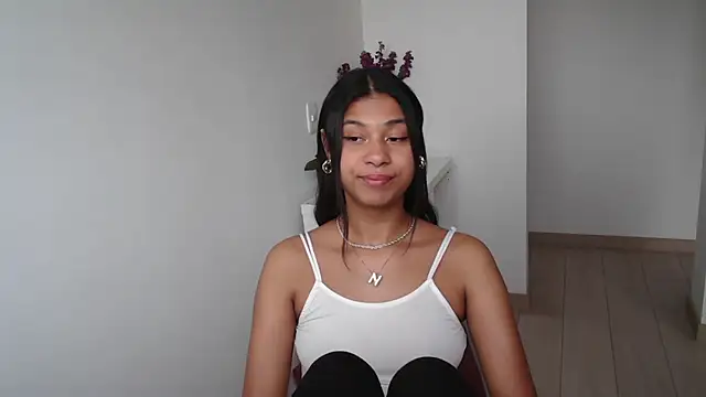 Snapshot of dark_enchantress_ chatting on 02-14-25, 09:32 dark enchantress online show from 02-14-25, 09:32