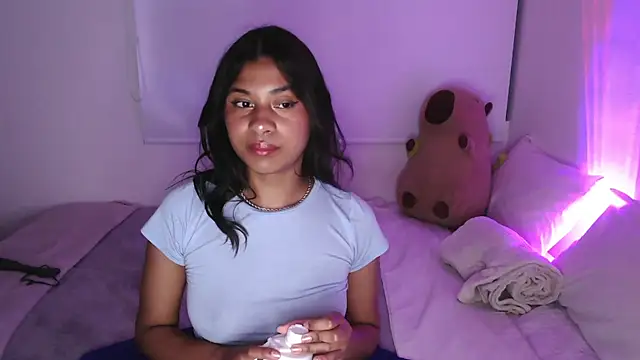 Snapshot of dark_enchantress_ chatting on 02-23-25, 02:51 dark enchantress online show from 02-23-25, 02:51