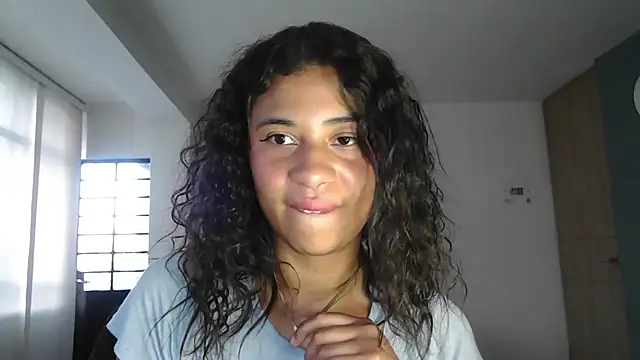 Snapshot of dark_enchantress_ chatting on 10-22-25, 10:09 dark enchantress online show from 10-22-25, 10:09