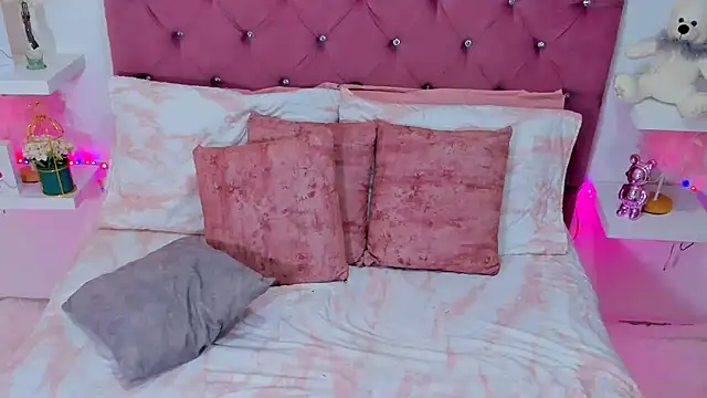 Snapshot of JanneCarter chatting on 03-06-25, 06:59 JanneCarter online show from 03-06-25, 06:59