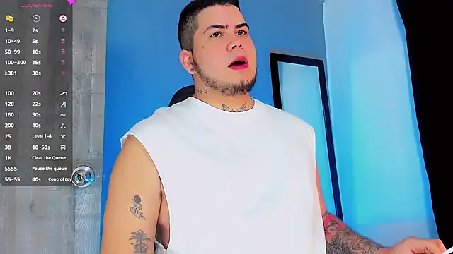 Snapshot of Thomas_chubbyxhot chatting on 01-11-25, 01:06 Thomas chubbyxhot online show from 01-11-25, 01:06