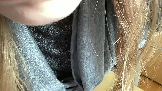 Snapshot of Mollyy998 chatting on 11-08-25, 11:10 Mollyy998 online show from 11-08-25, 11:10