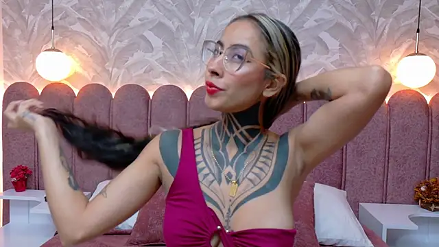 NicoleBlum online show from 01-27-25, 06:41