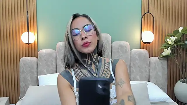 NicoleBlum online show from 03-07-25, 01:40