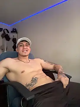Snapshot of strongboy_ chatting on 05-11-26, 07:11 strongboy online show from 05-11-26, 07:11